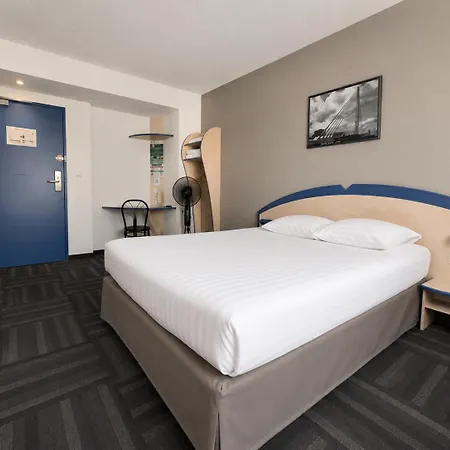 Dom Le Breton - Nantes Beaujoire, Porte De Sainte-luce Hotel