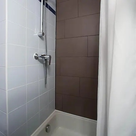 Le 2 By Akena - Nantes Beaujoire, Porte De Luce מלון 2*